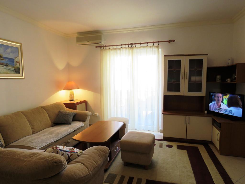 Apartments Party Новаля Екстер'єр фото