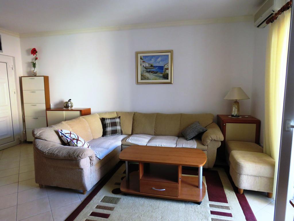 Apartments Party Новаля Екстер'єр фото