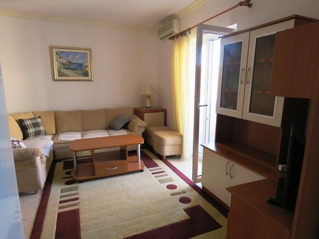 Apartments Party Новаля Екстер'єр фото