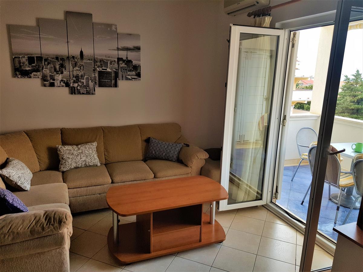 Apartments Party Новаля Екстер'єр фото