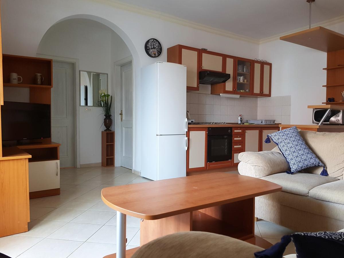 Apartments Party Новаля Екстер'єр фото