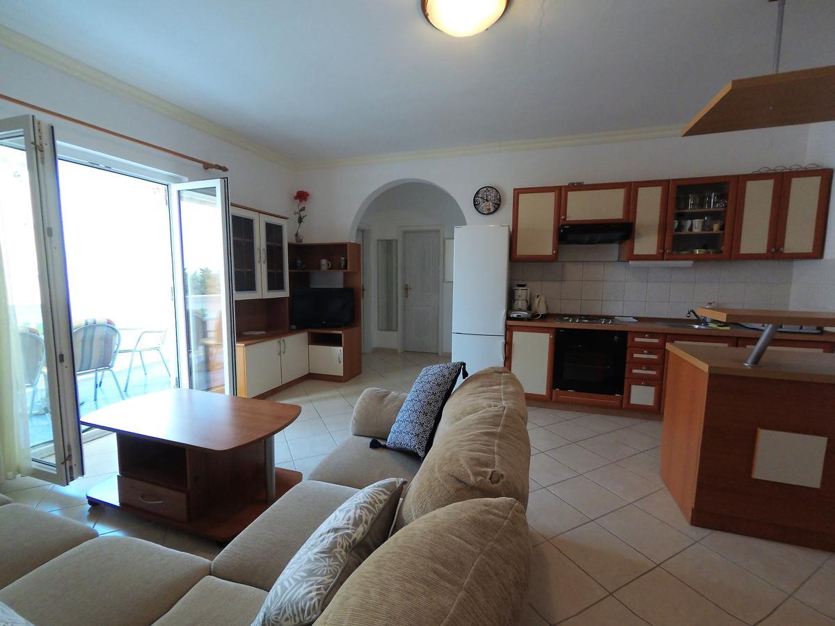 Apartments Party Новаля Екстер'єр фото
