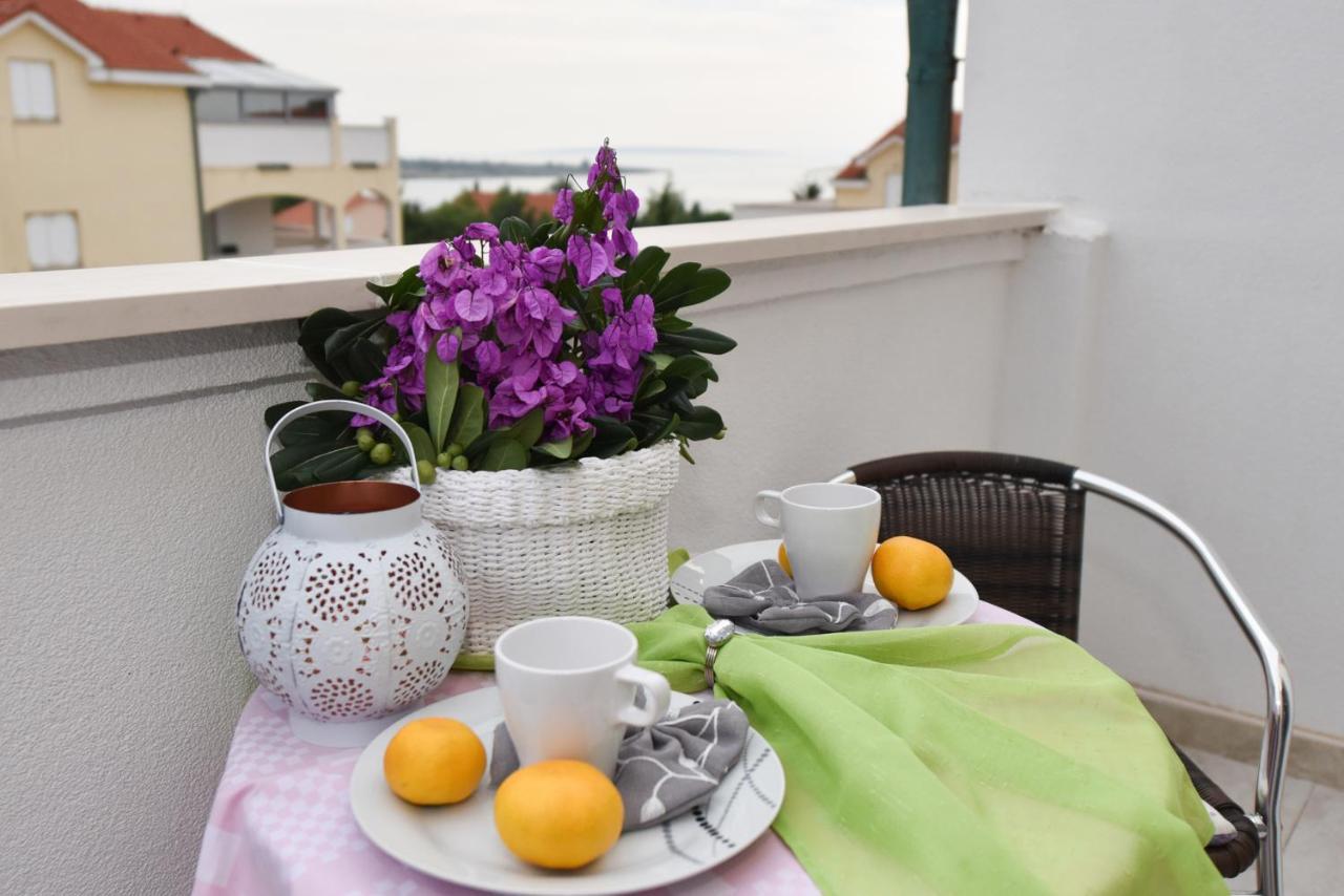 Apartments Party Новаля Екстер'єр фото